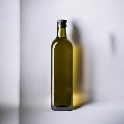 زجاجة زيت زيتون فلسطيني بكر اكسترا ممتاز سعة 1 لتر، بلون أخضر طبيعي ونسبة حموضة 0.31%.