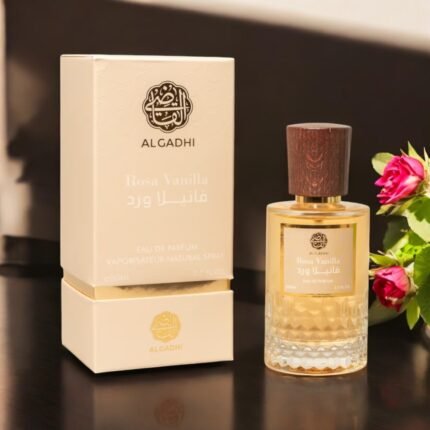 عطر فانيلا ورد القاضي - زجاجة عطر محاطة بأزهار طبيعية